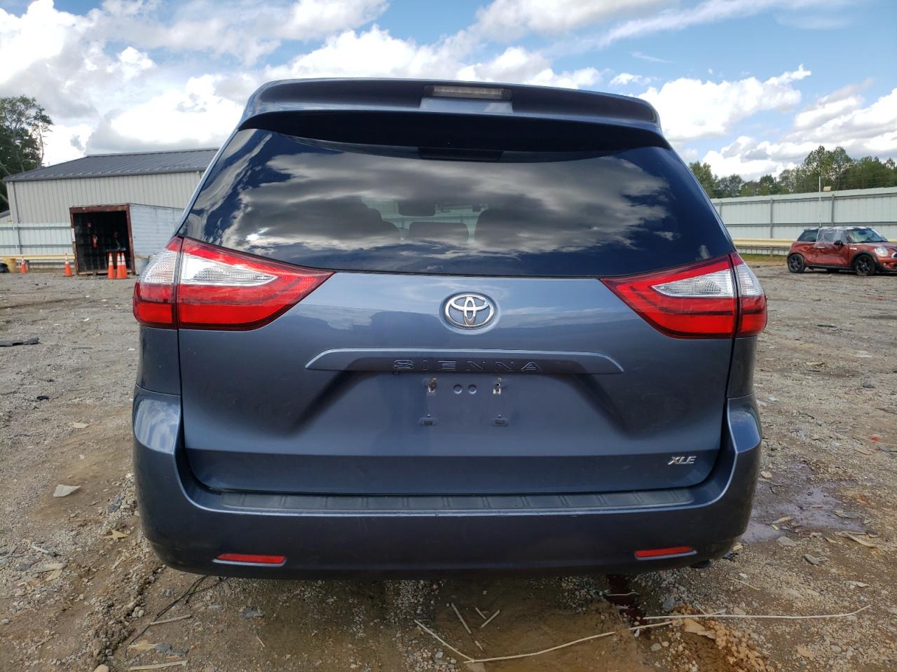 2017 Toyota Sienna VIN: 5TDYZ3DCXHS811327 Lot: 84209415