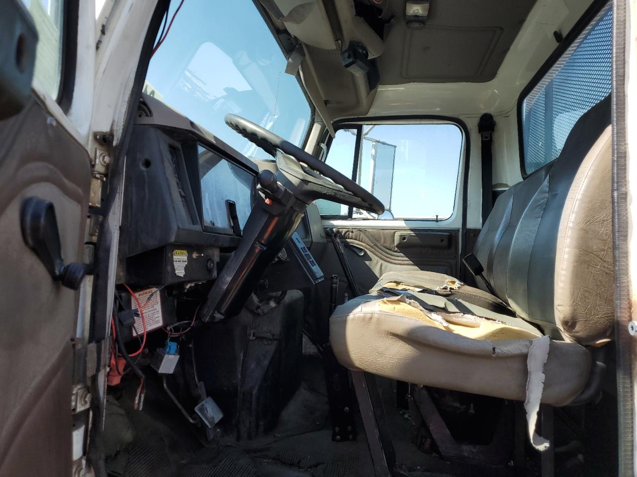 2001 International 4000 4700 - Semi Truck VIN: 1HTSCAAM11H356261 Lot: 81290635