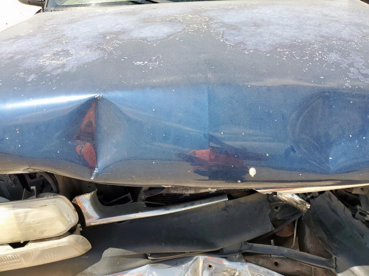 2000 Chevrolet Suburban C1500 VIN: 3GNEC16T3YG208182 Lot: 81924095