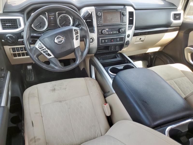  NISSAN TITAN 2017 Czarny
