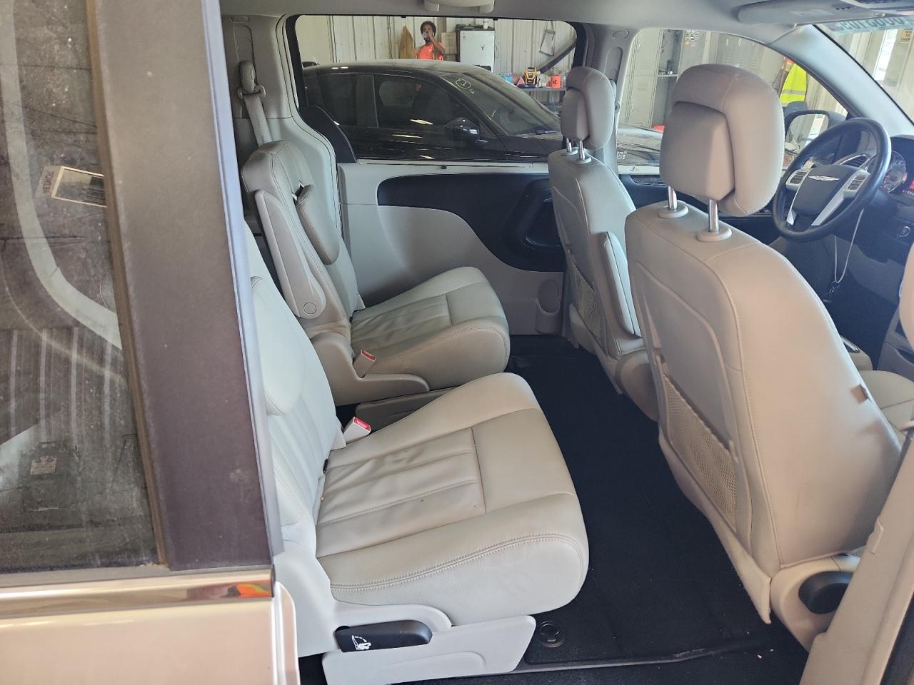 2016 Chrysler Town & Country Touring VIN: 2C4RC1BG3GR200112 Lot: 80831095