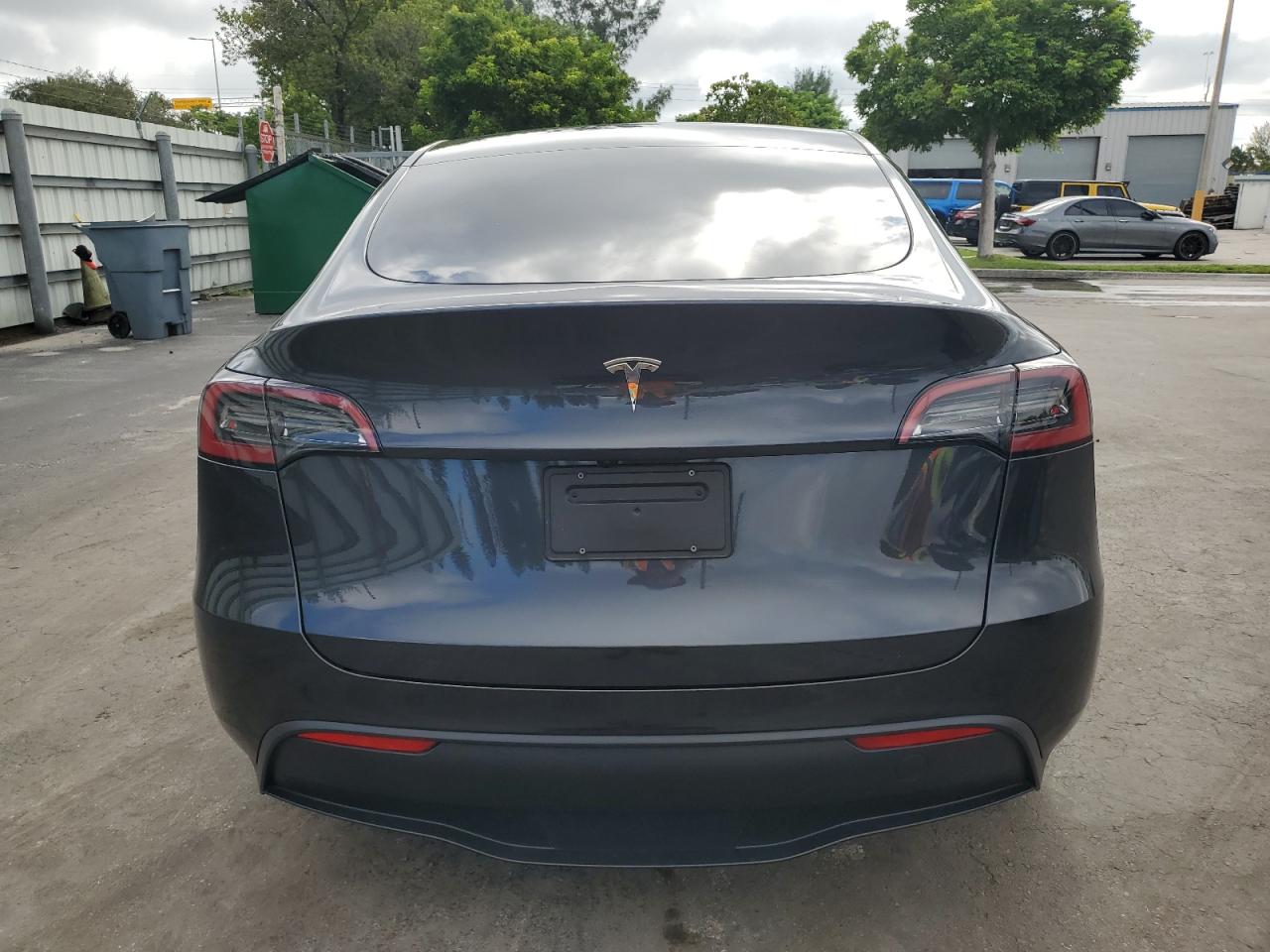 2024 Tesla Model Y VIN: 7SAYGDEDXRF049810 Lot: 71202645