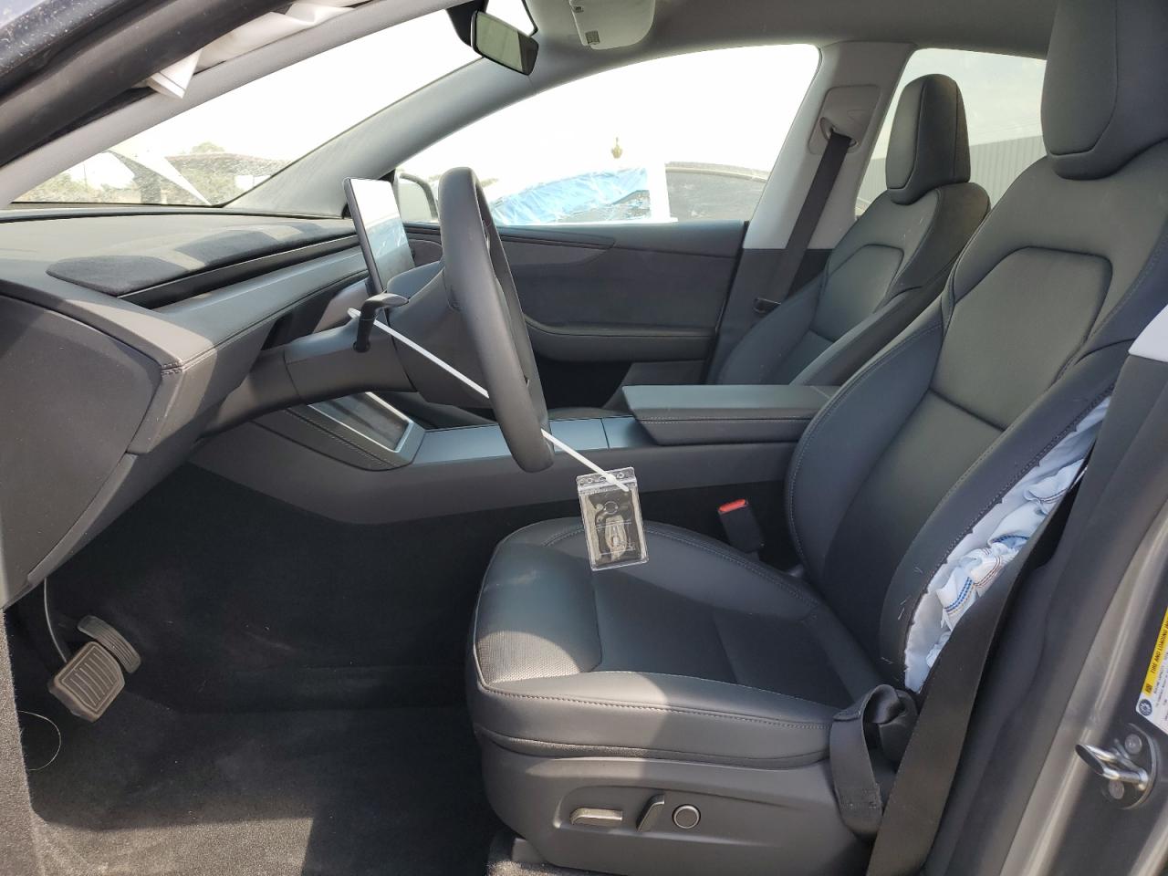 2026 Tesla Model Y VIN: 7SAYGDEE8TF329323 Lot: 81504325