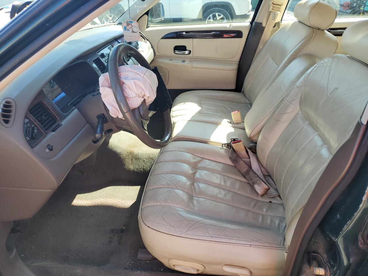 1998 Lincoln Town Car Executive VIN: 1LNFM81W6WY645256 Lot: 81602195