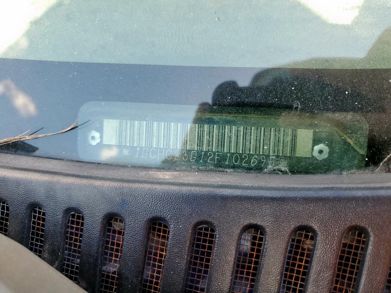 2002 Chevrolet Silverado C2500 Heavy Duty VIN: 1GCHC23G12F102695 Lot: 83798875