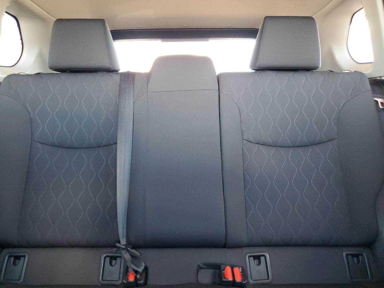 2022 Toyota Corolla Cross Le VIN: 7MUBAABG8NV010212 Lot: 80657985