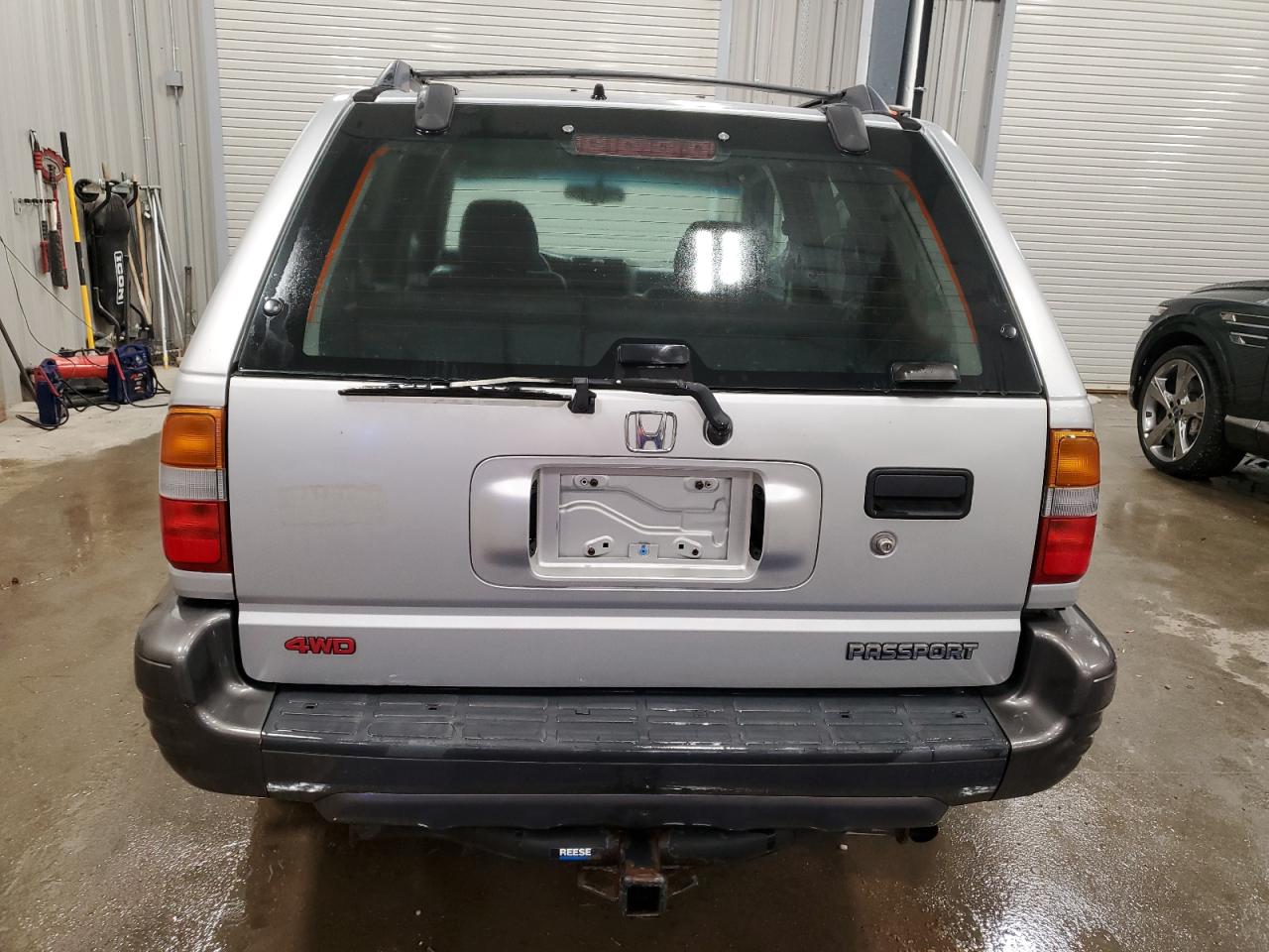 2001 Honda Passport Ex VIN: 4S6DM58W814406889 Lot: 84244735