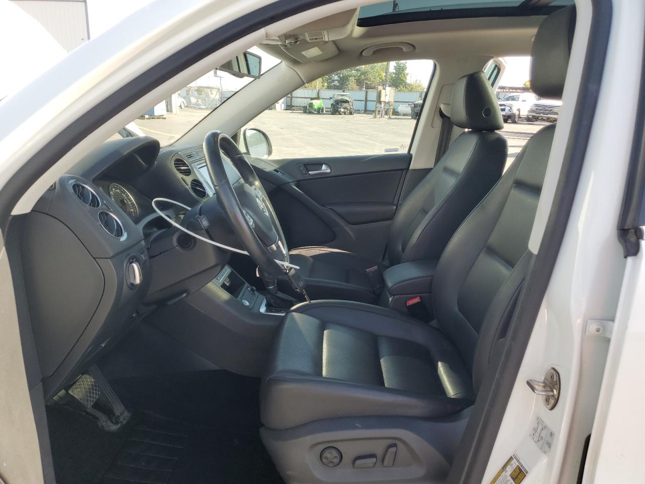 2016 Volkswagen Tiguan S VIN: WVGBV7AX4GW604037 Lot: 81332945