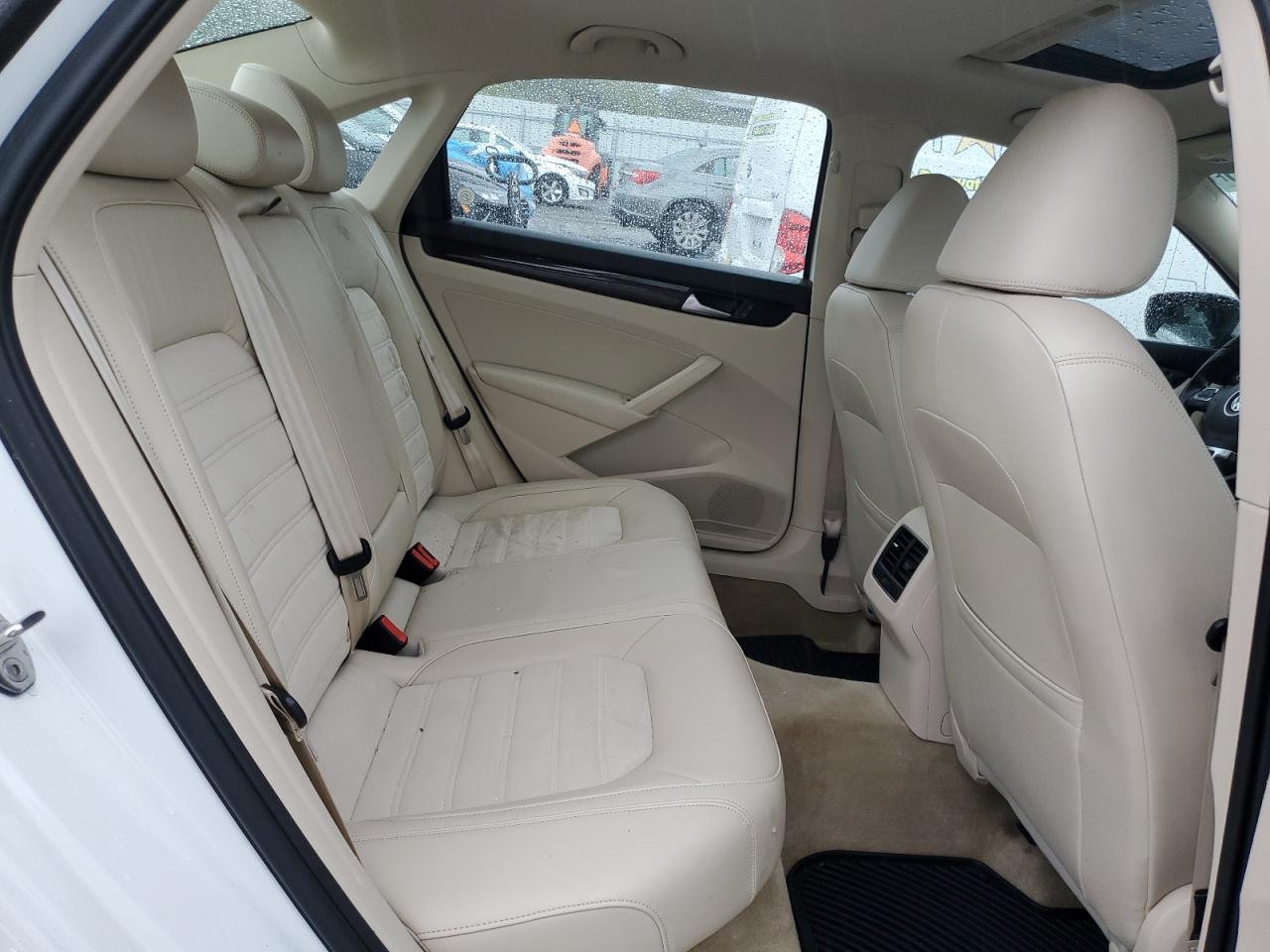 2015 Volkswagen Passat Sel VIN: 1VWCT7A32FC062672 Lot: 81548535