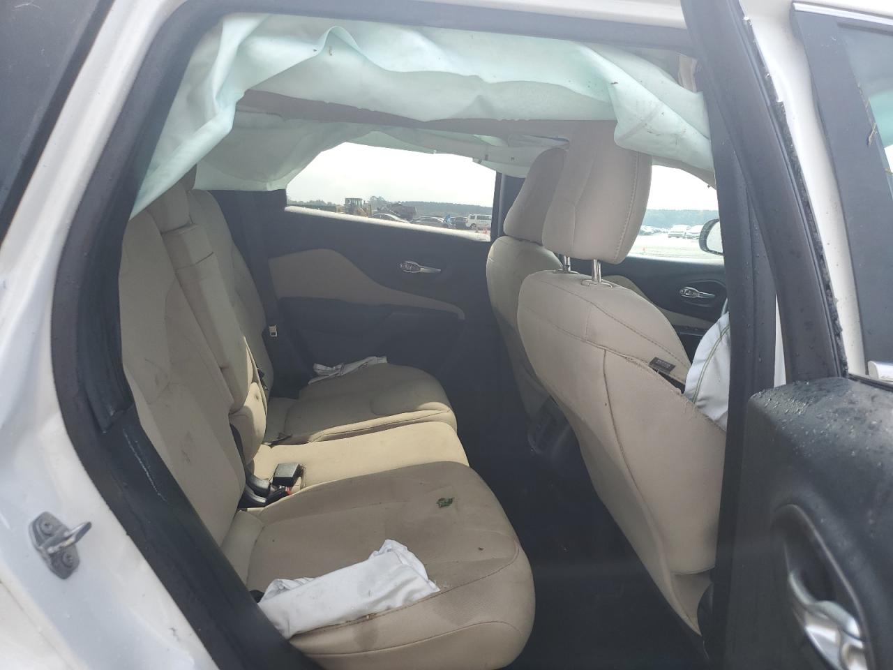 2015 Jeep Cherokee Latitude VIN: 1C4PJLCB2FW782561 Lot: 81307945