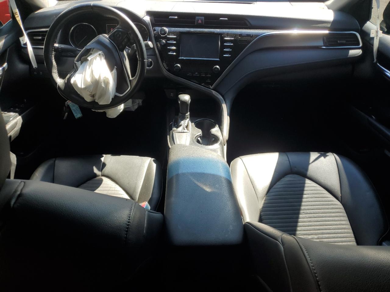 2018 Toyota Camry L VIN: 4T1B11HK1JU535801 Lot: 68909105