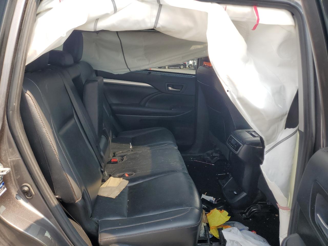 2019 Toyota Highlander Se VIN: 5TDJZRFH1KS933482 Lot: 71800875