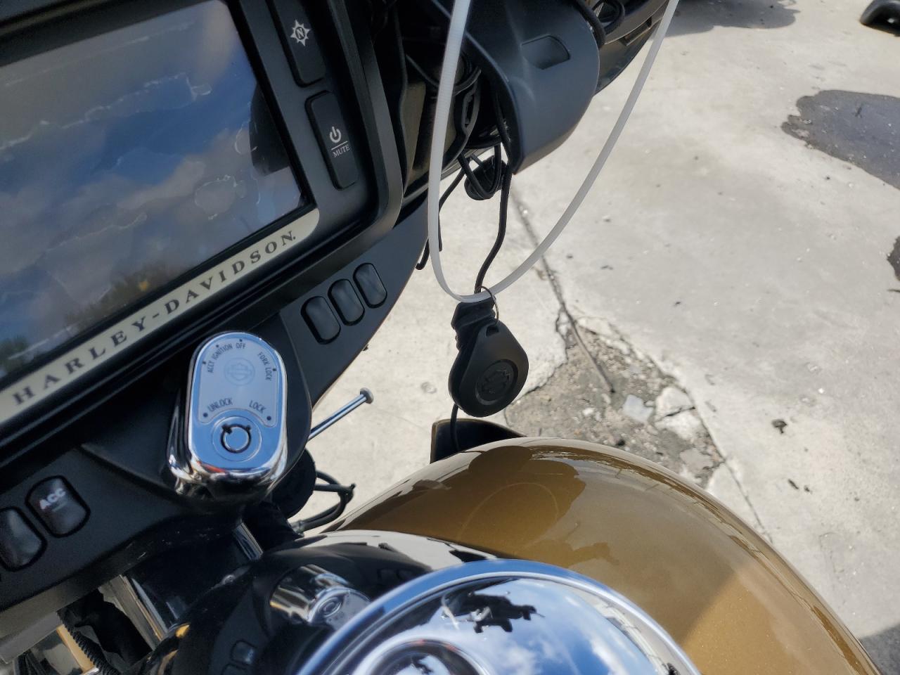 2017 Harley-Davidson Flhtcutg Tri Glide Ultra VIN: 1HD1MAD18HB851091 Lot: 70980155