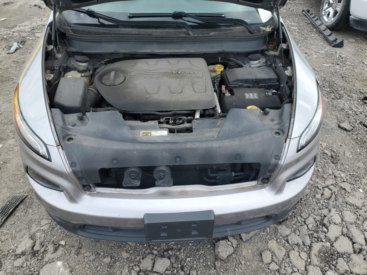 2016 Jeep Cherokee Latitude VIN: 1C4PJMCS7GW266381 Lot: 70770485