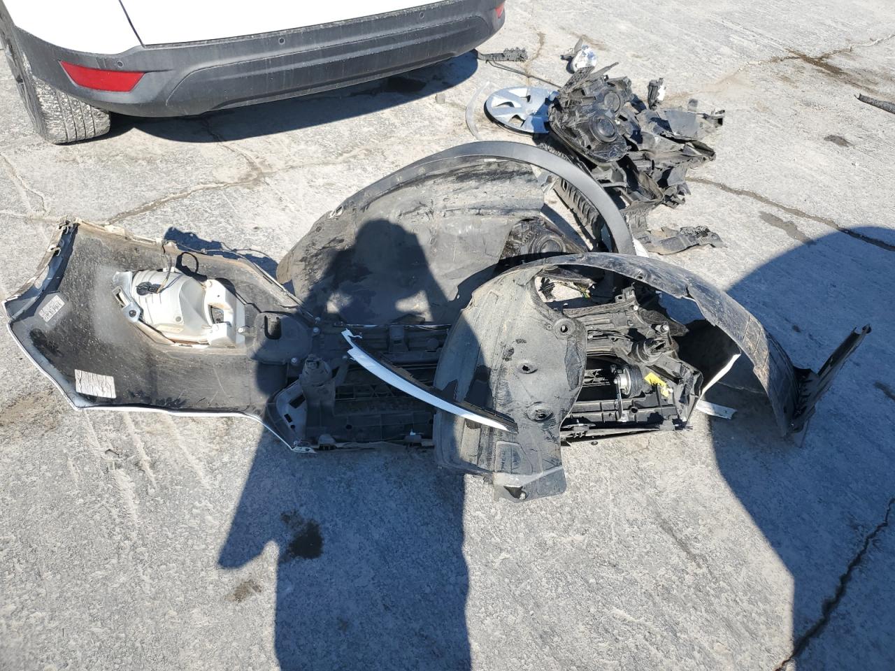 2018 Ford Escape S VIN: 1FMCU0F70JUB15161 Lot: 81391975