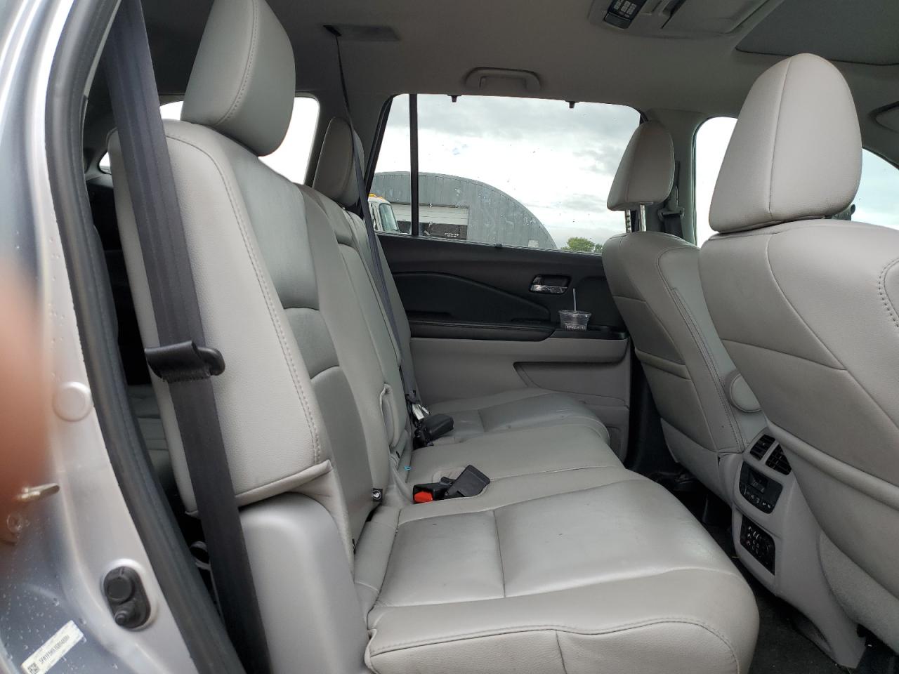 2016 Honda Pilot Touring VIN: 5FNYF5H9XGB048084 Lot: 81235935