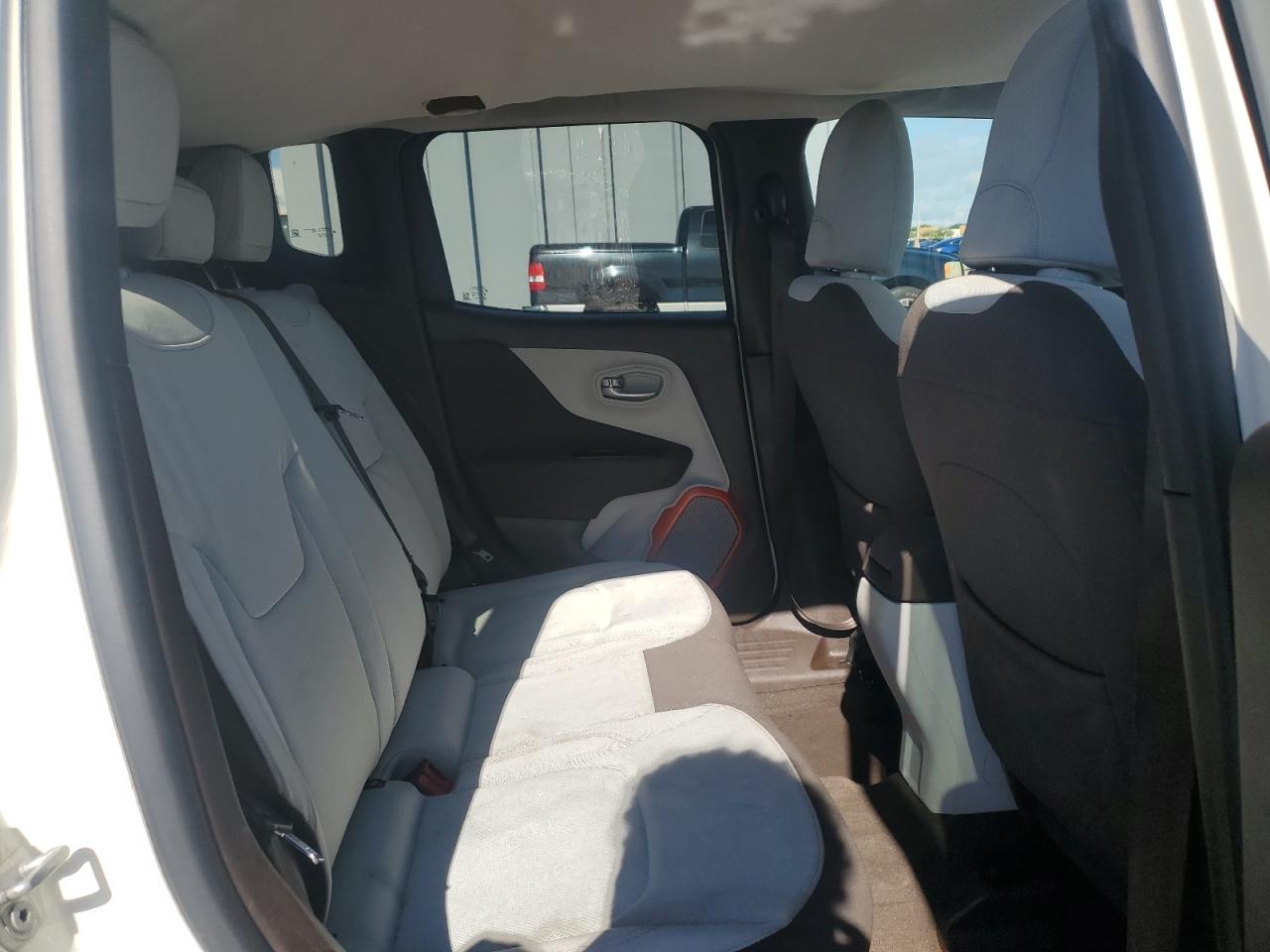 2015 Jeep Renegade Latitude VIN: ZACCJABT4FPB98608 Lot: 72072485