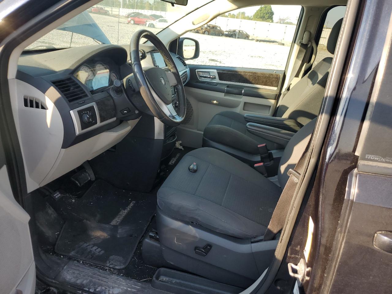 2010 Dodge Grand Caravan Crew VIN: 2D4RN6DX5AR462681 Lot: 80545845