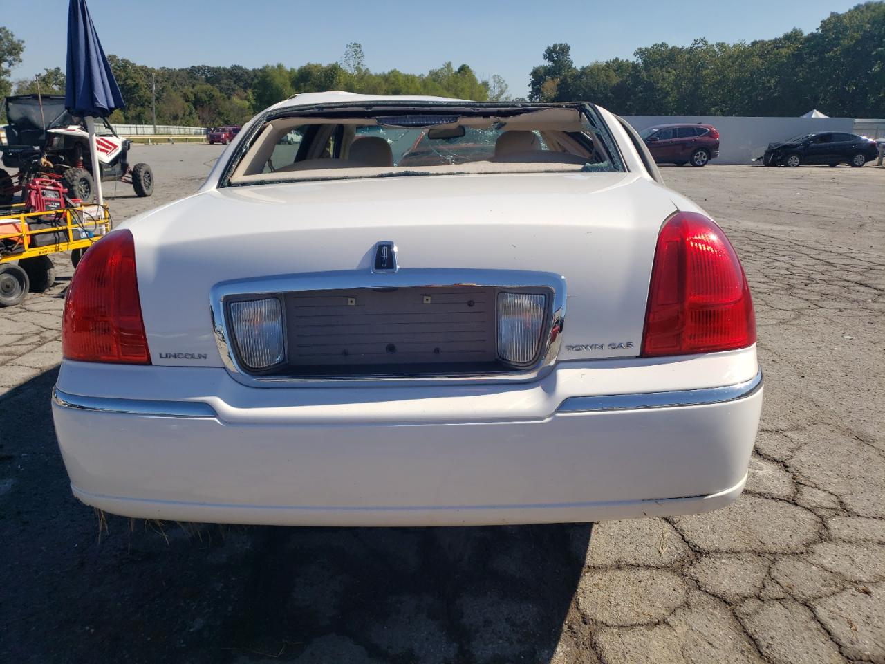 2008 Lincoln Town Car Signature Limited VIN: 2LNHM82W98X650008 Lot: 84204015