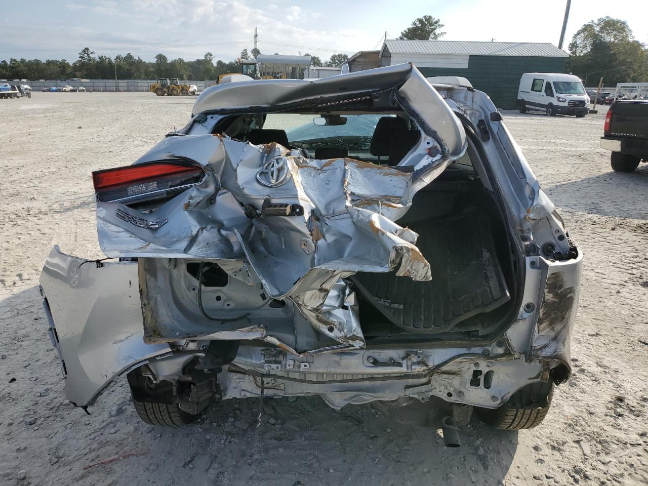 2022 Toyota Corolla Cross Xle VIN: 7MUEAAAG7NV004044 Lot: 71435685