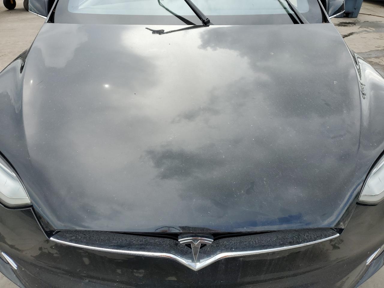 2018 Tesla Model X VIN: 5YJXCAE2XJF136449 Lot: 81214305