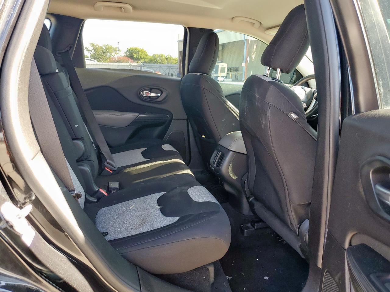 2014 Jeep Cherokee Latitude VIN: 1C4PJLCS1EW117181 Lot: 83802585