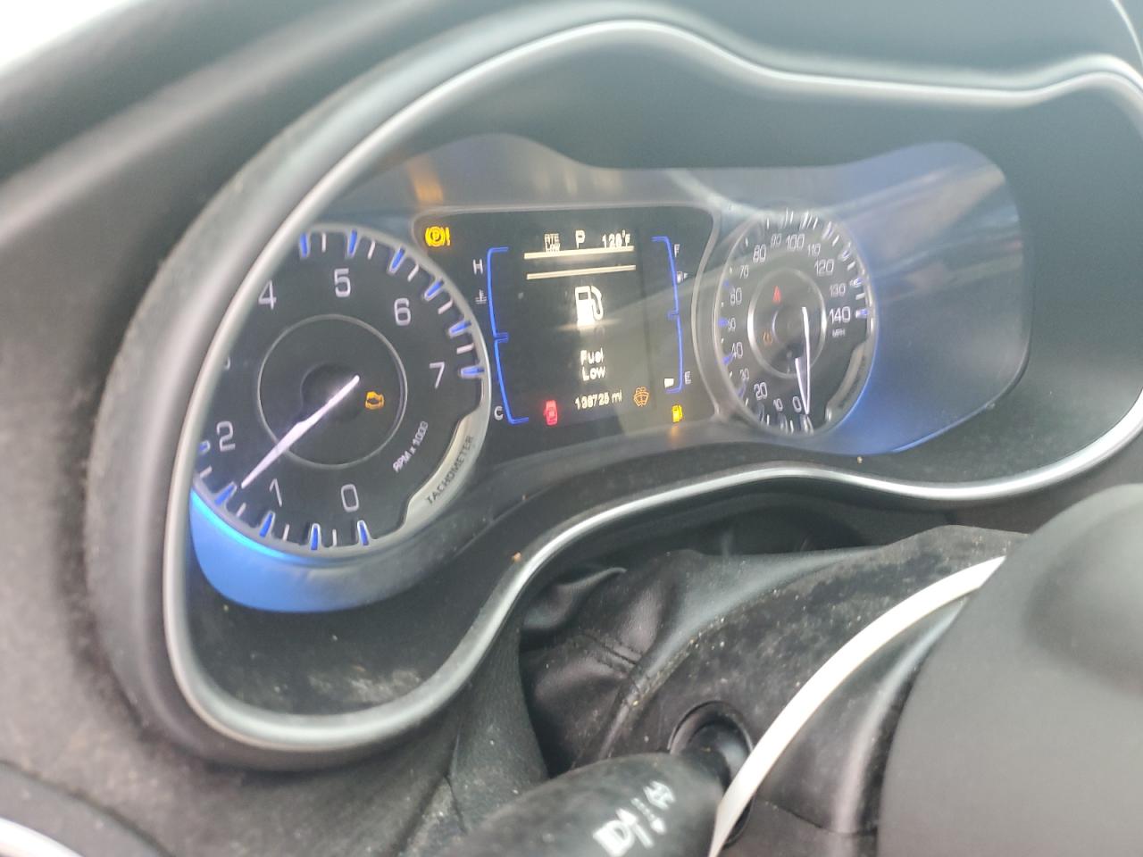 2015 Chrysler 200 Limited VIN: 1C3CCCABXFN563112 Lot: 81776025