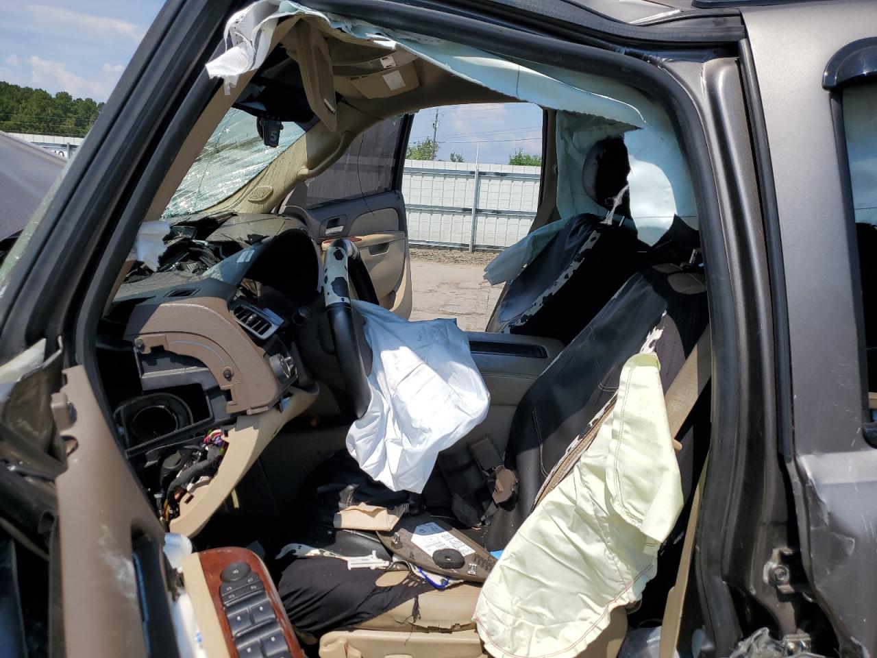 2011 Chevrolet Tahoe C1500 Lt VIN: 1GNSCBE02BR200999 Lot: 81043835