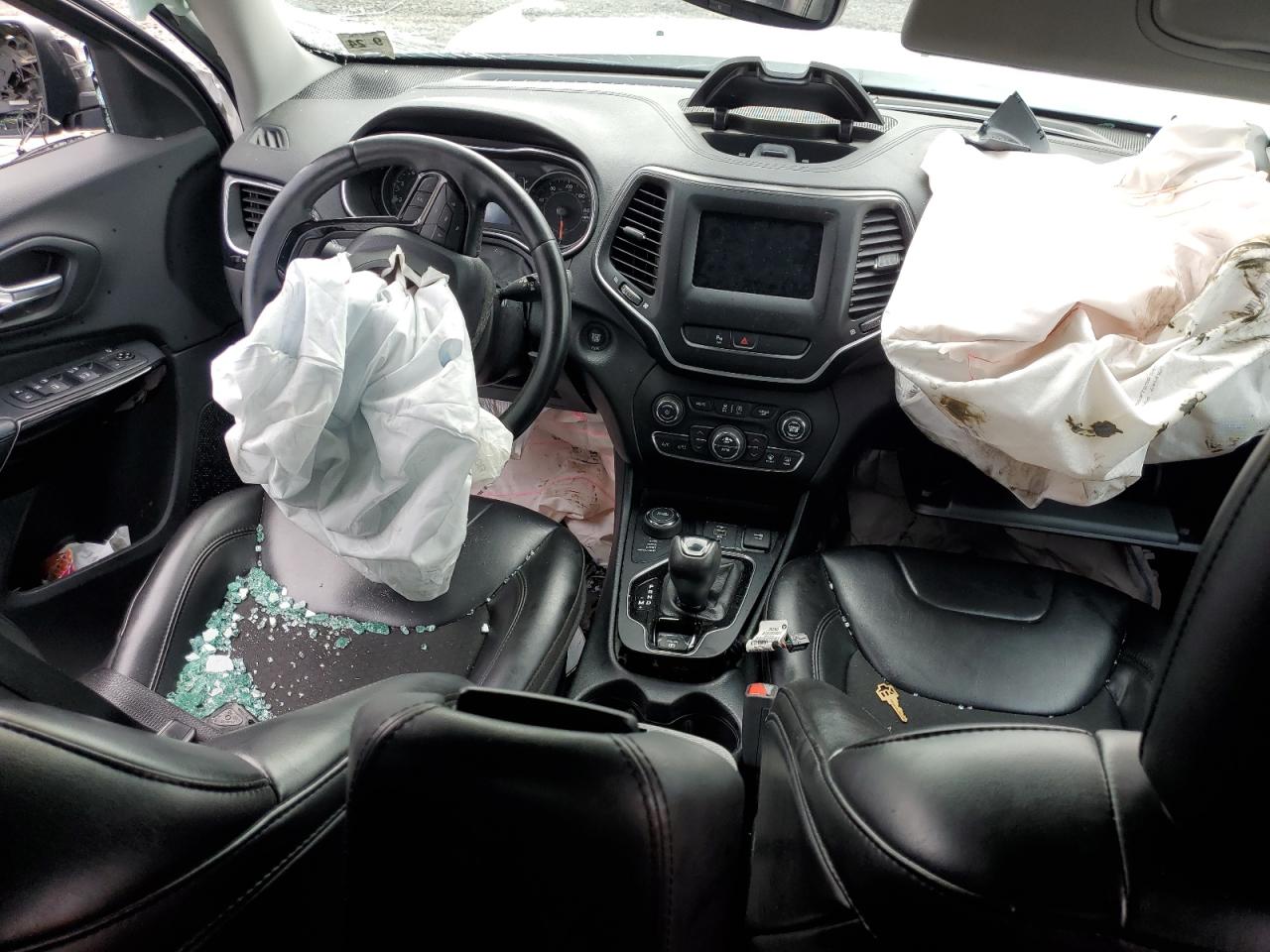 2019 Jeep Cherokee Latitude Plus VIN: 1C4PJMLB0KD384860 Lot: 83966595