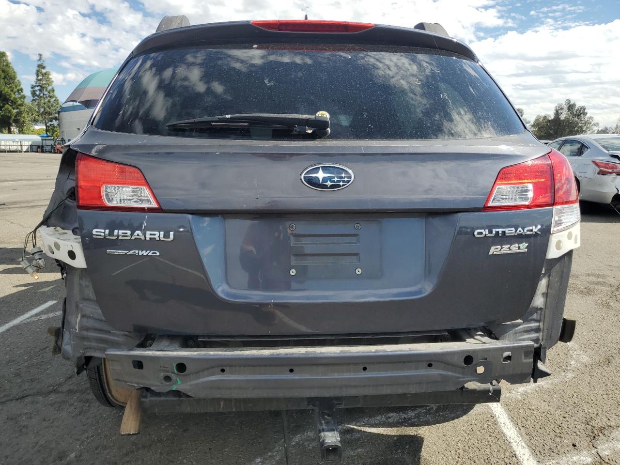 2014 Subaru Outback 2.5I Premium VIN: 4S4BRBCC0E3298986 Lot: 81322845