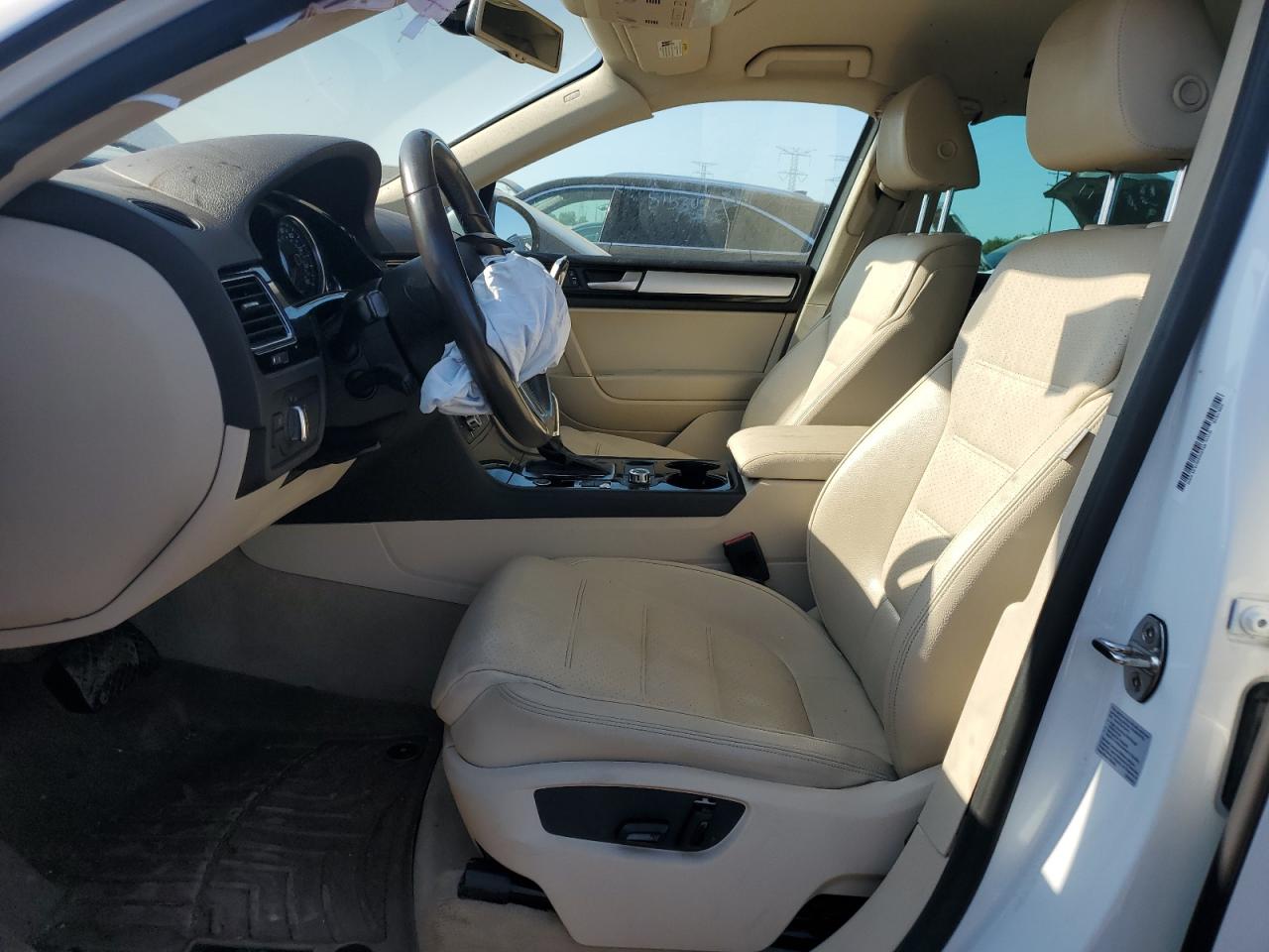 2014 Volkswagen Touareg V6 VIN: WVGEF9BP8ED013738 Lot: 71604365