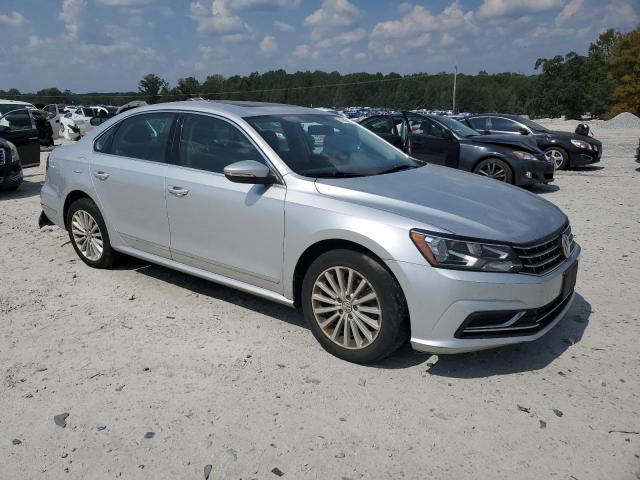 VOLKSWAGEN PASSAT 2017 Srebrny
