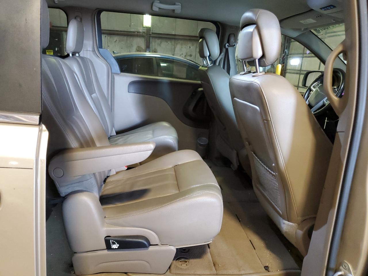 2015 Chrysler Town & Country Touring VIN: 2C4RC1BG0FR661895 Lot: 81048075