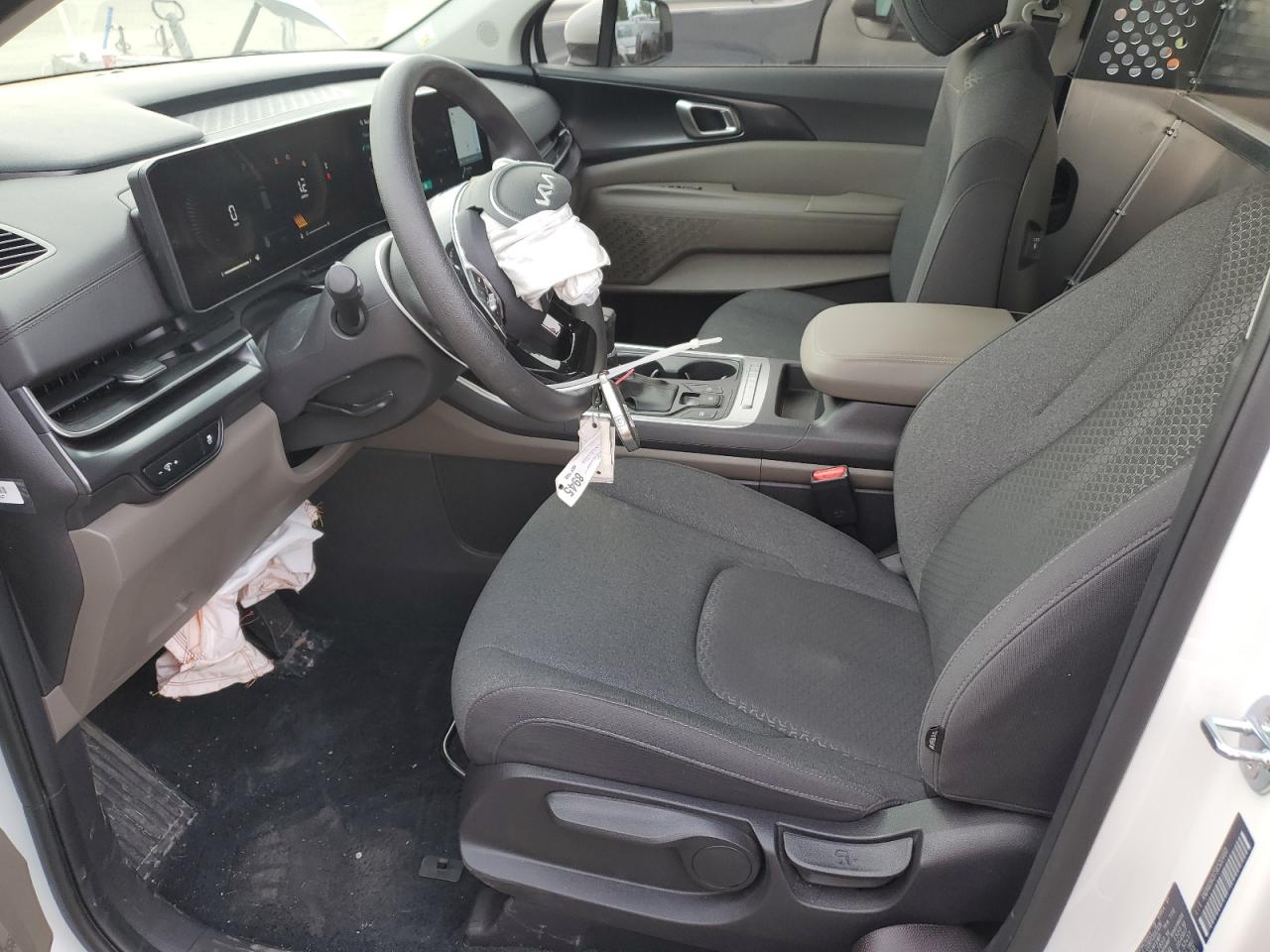 2025 Kia Carnival Lx VIN: KNDNB5K37S6520460 Lot: 70663875