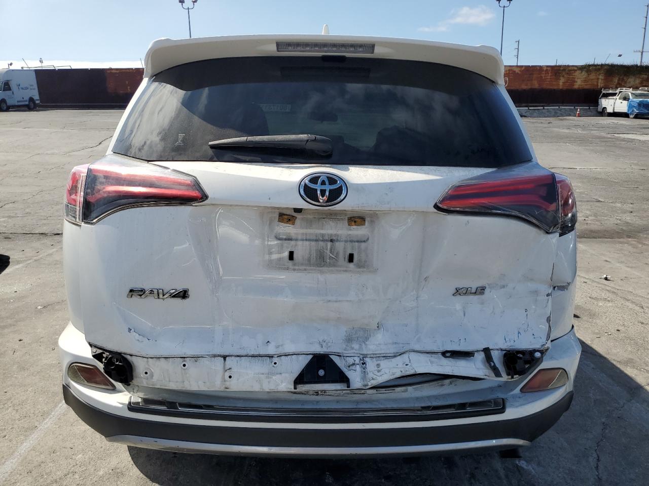 2017 Toyota Rav4 Xle VIN: JTMWFREV9HJ143312 Lot: 80173115