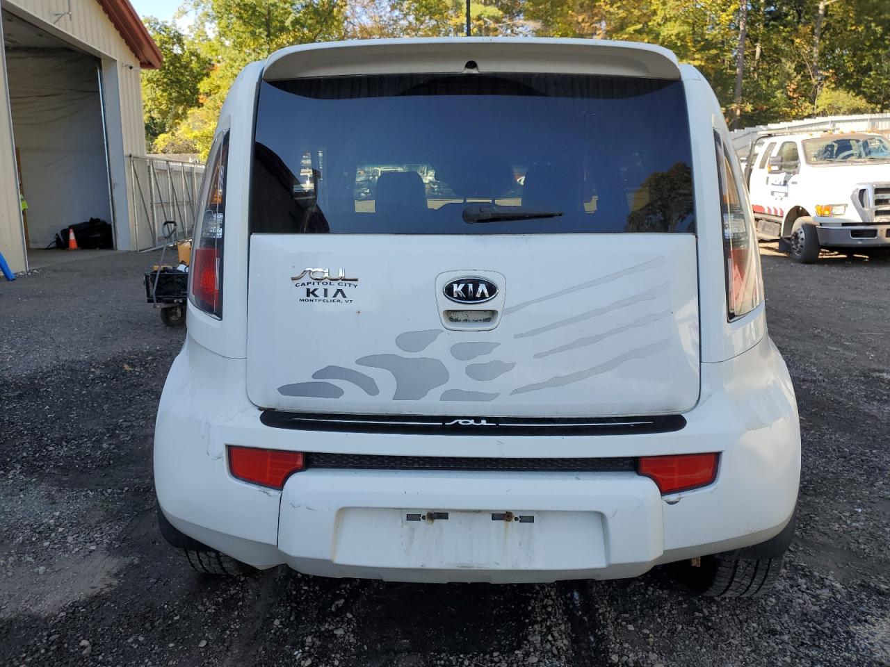 2011 Kia Soul + VIN: KNDJT2A21B7727049 Lot: 80550545