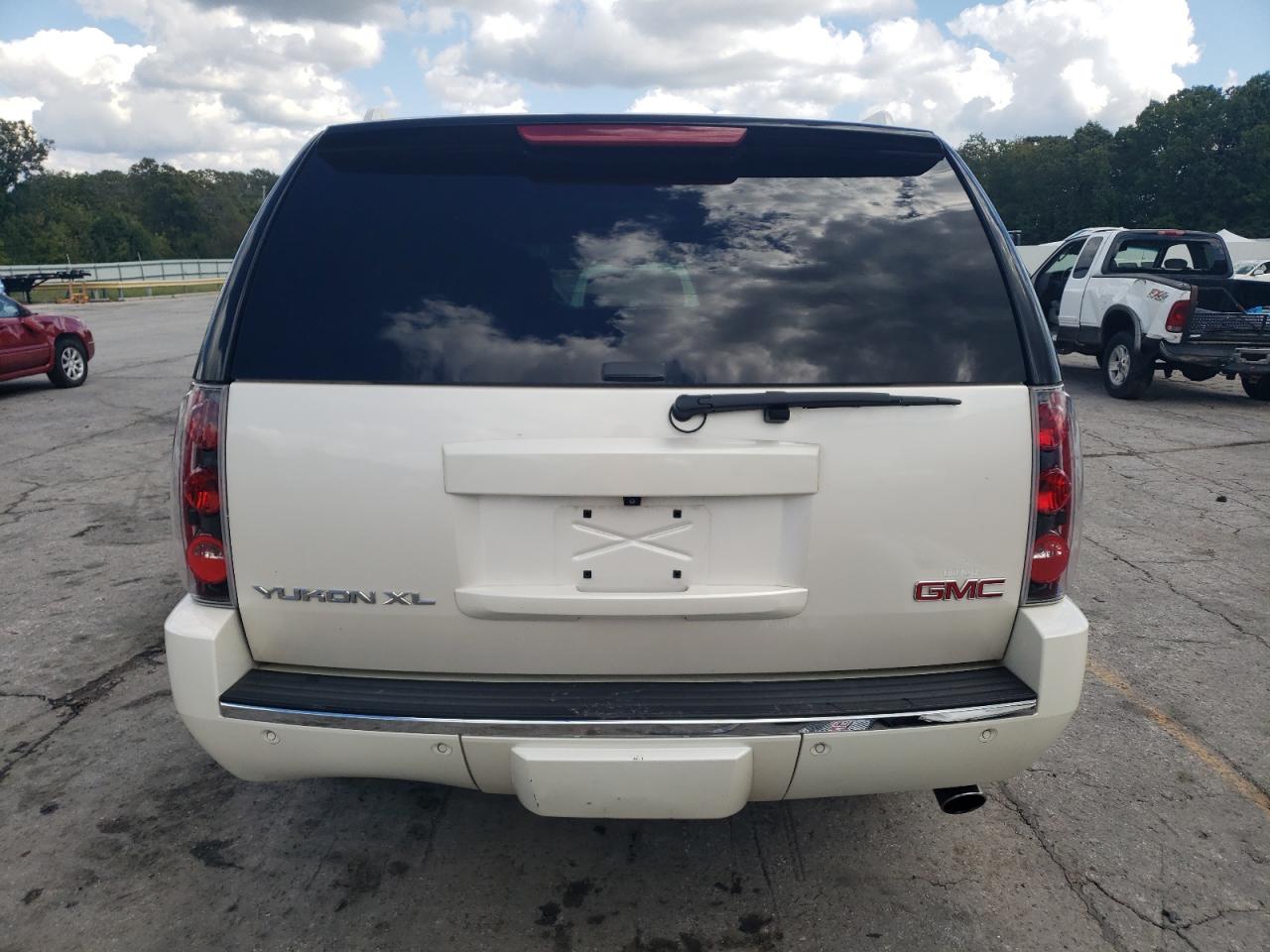 2013 GMC Yukon Xl Denali VIN: 1GKS2MEF3DR108397 Lot: 83888385