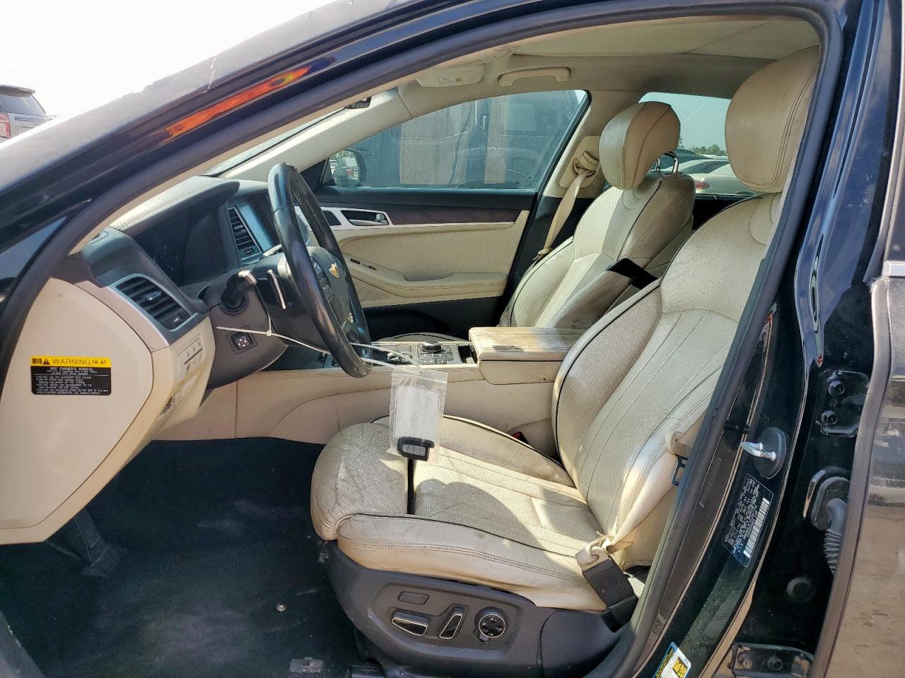 2015 Hyundai Genesis 3.8L VIN: KMHGN4JE7FU067158 Lot: 80650275