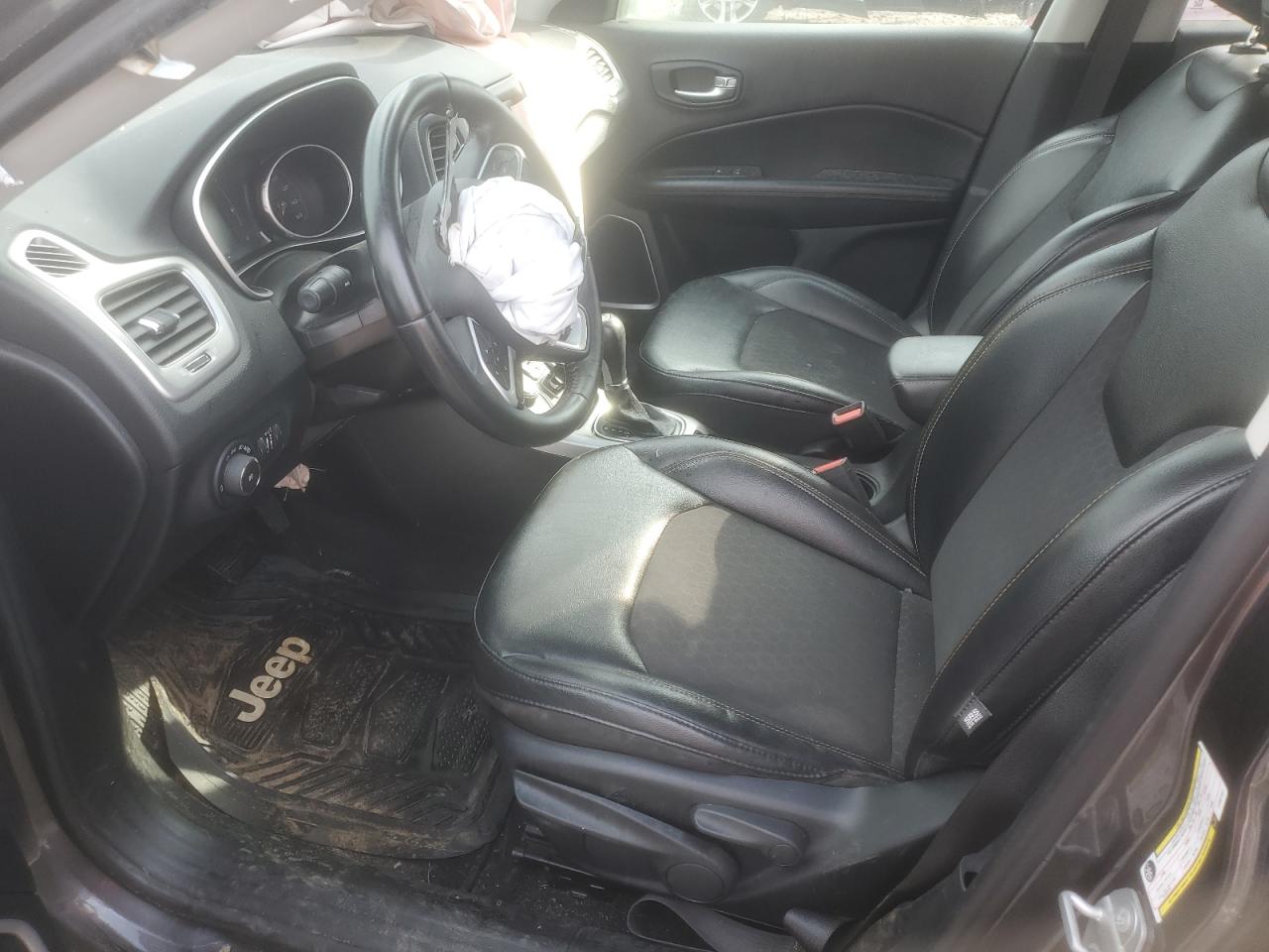 2018 Jeep Compass Latitude VIN: 3C4NJDBBXJT391137 Lot: 81267425