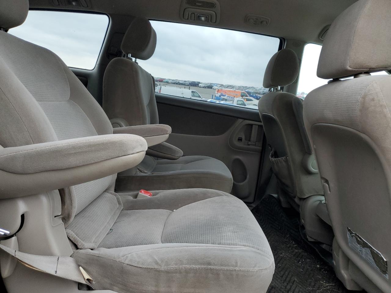 2004 Toyota Uk VIN: 5TDZA23C74S156383 Lot: 81723625