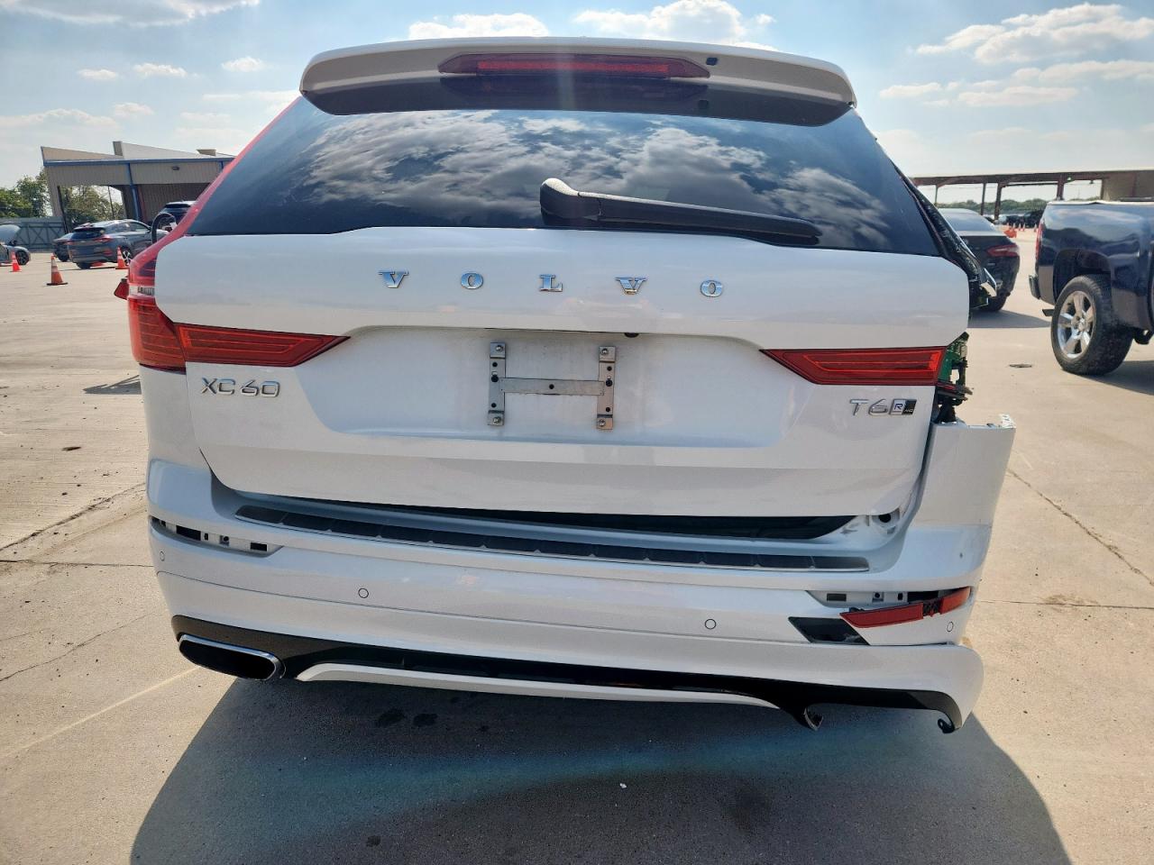 2018 Volvo Xc60 T6 R-Design VIN: LYVA22RM9JB117015 Lot: 83844395