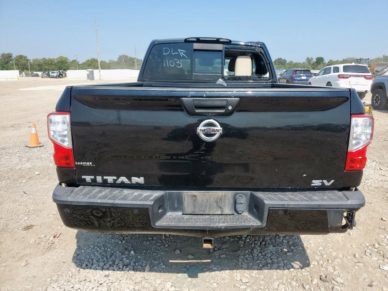  NISSAN TITAN 2017 Czarny