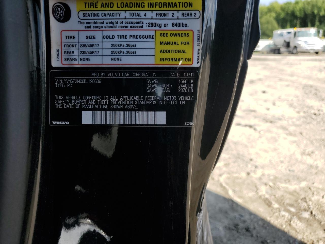 2011 Volvo C70 T5 VIN: YV1672MC0BJ120636 Lot: 84050495