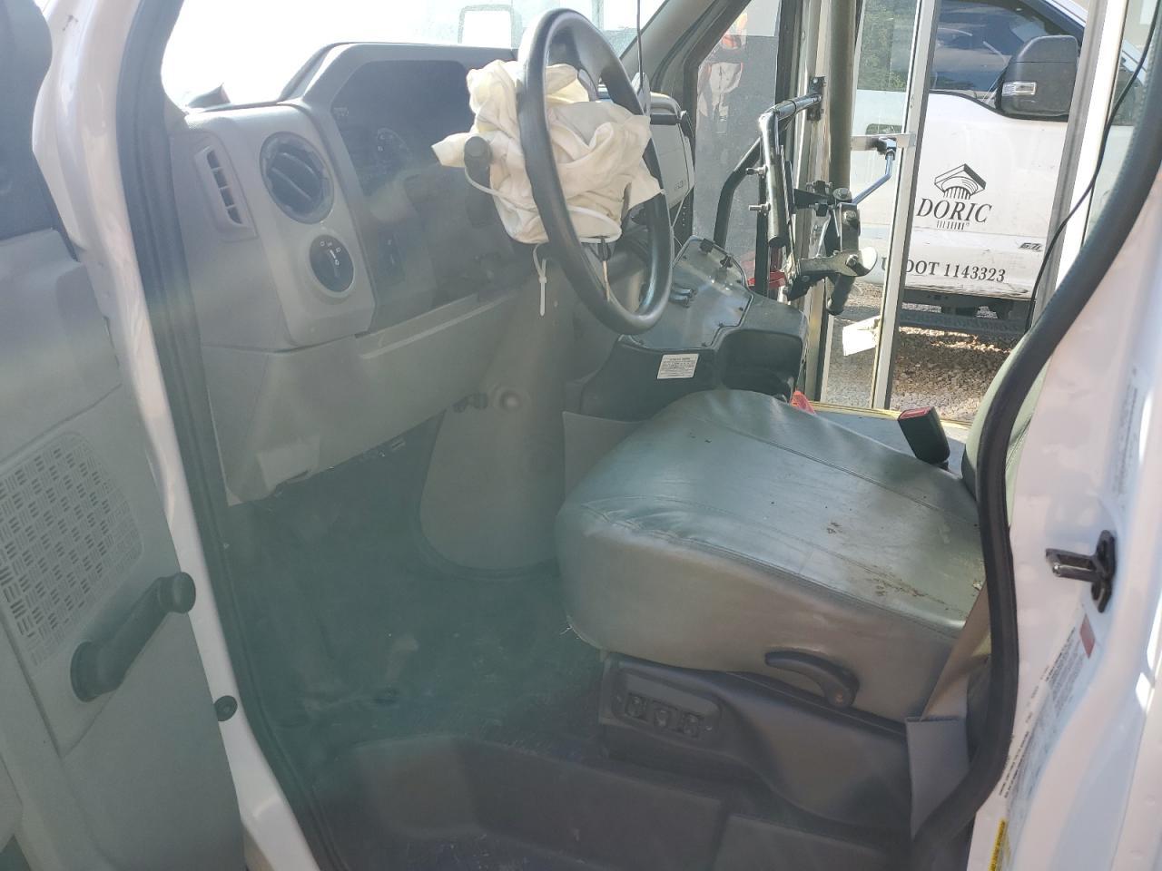 2019 Ford Econoline E350 Super Duty Cutaway Van VIN: 1FDEE3FS5KDC37477 Lot: 72088495