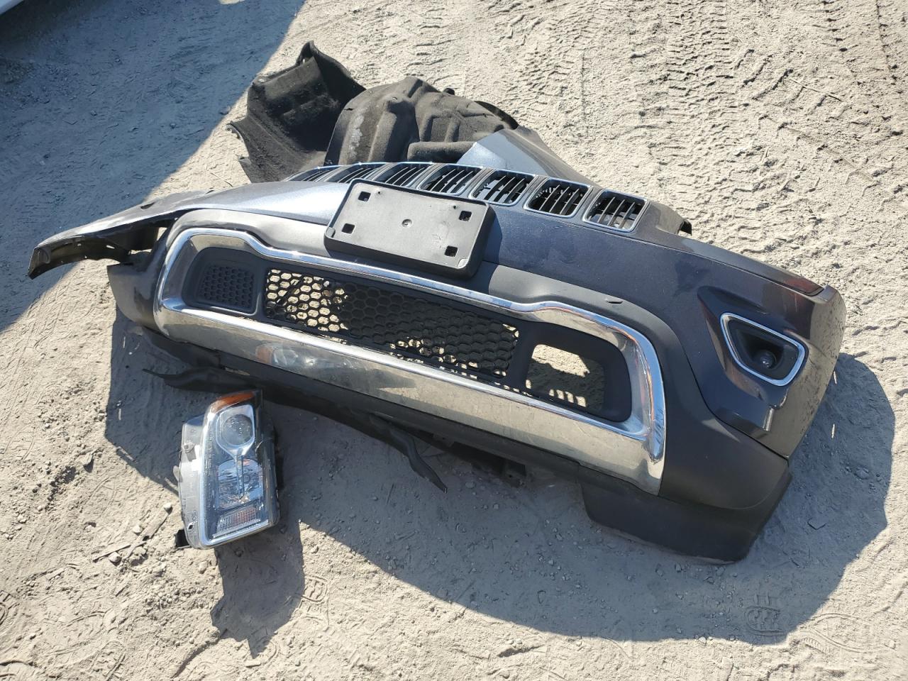 2015 Jeep Grand Cherokee Limited VIN: 1C4RJFBG2FC853900 Lot: 80574285