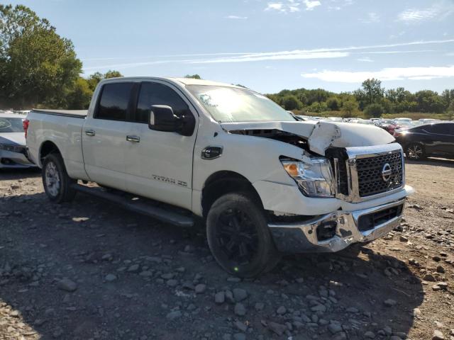 Pickups NISSAN TITAN 2016 Biały