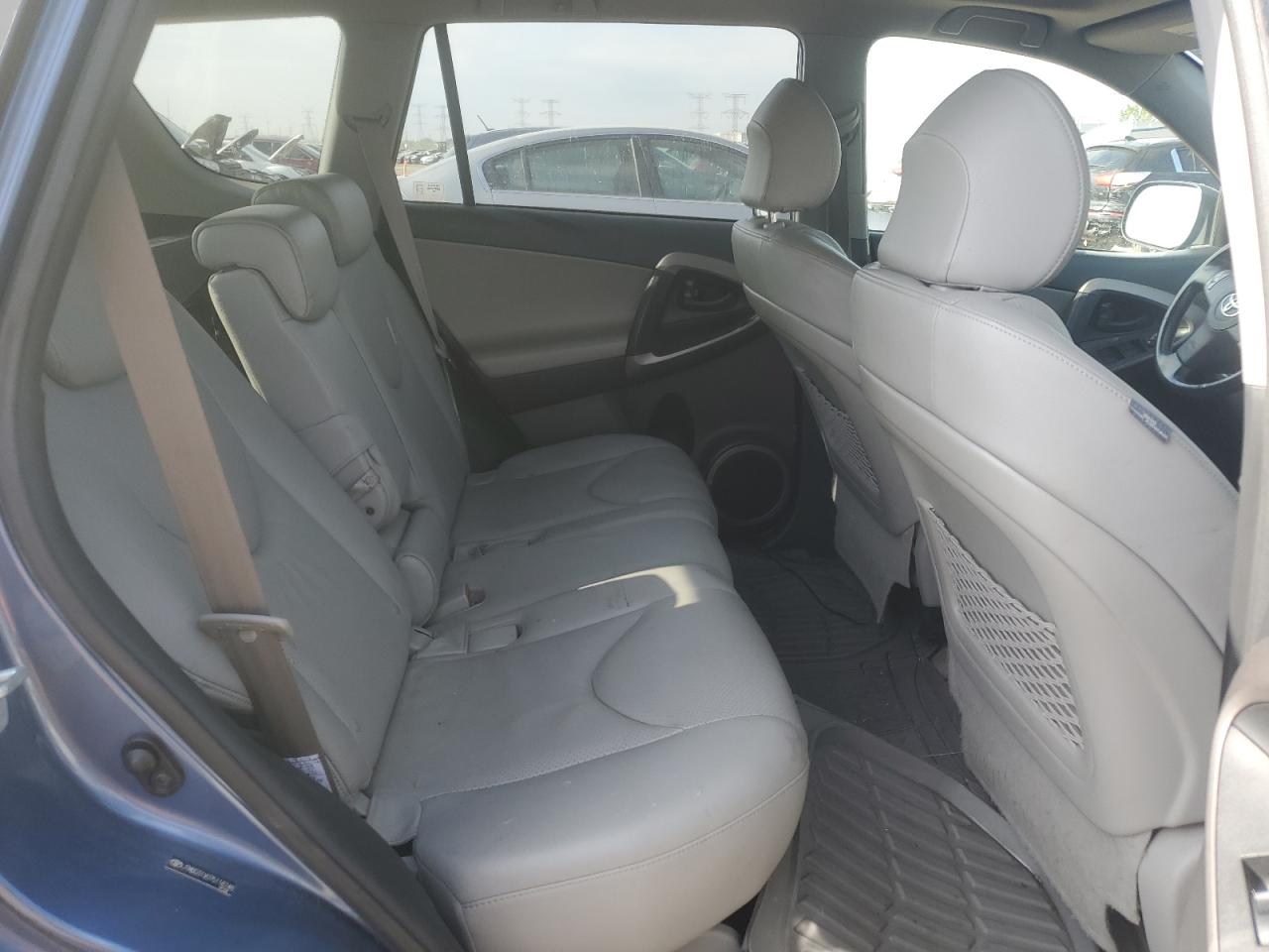 2007 Toyota Rav4 Limited VIN: JTMBD31V075118748 Lot: 81517925