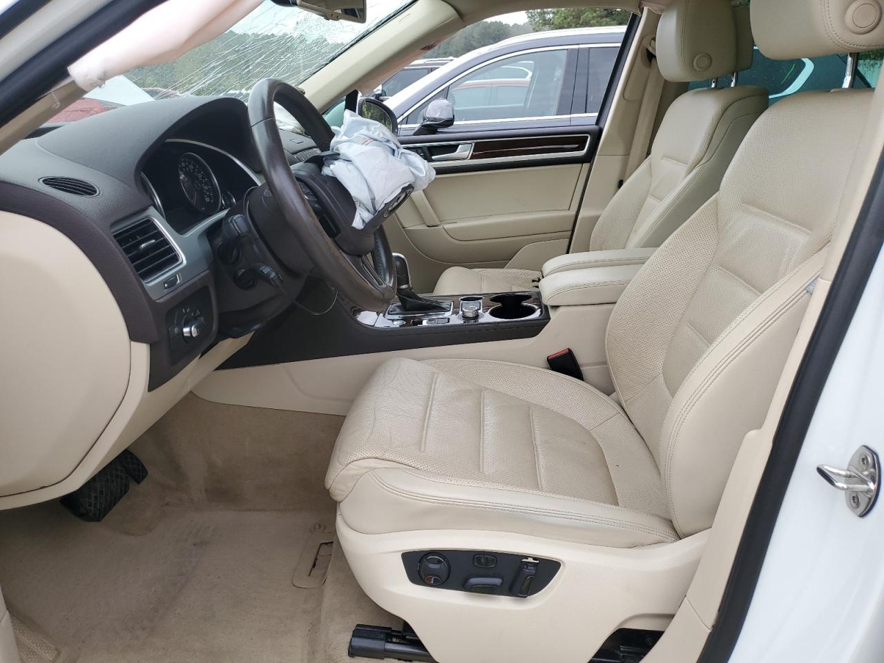 2016 Volkswagen Touareg Sport VIN: WVGEF9BP7GD011014 Lot: 83773675