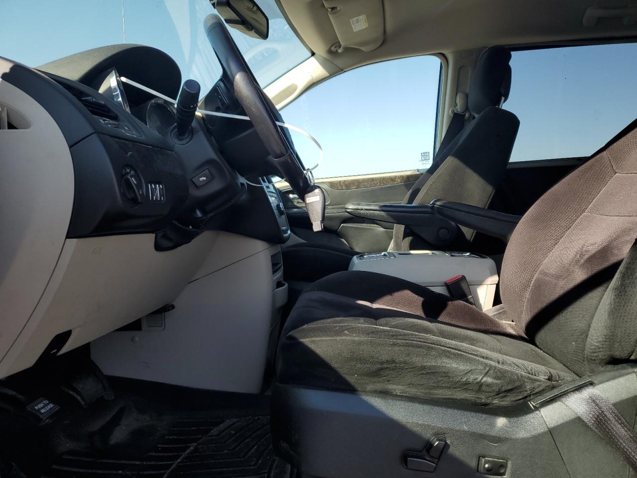 2011 Dodge Grand Caravan Crew VIN: 2D4RN5DGXBR608231 Lot: 81823145