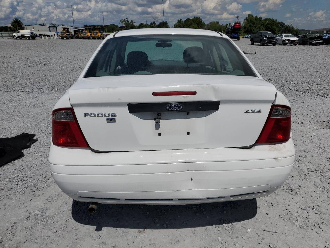 2005 Ford Focus Zx4 VIN: 1FAHP34N05W298095 Lot: 82097675